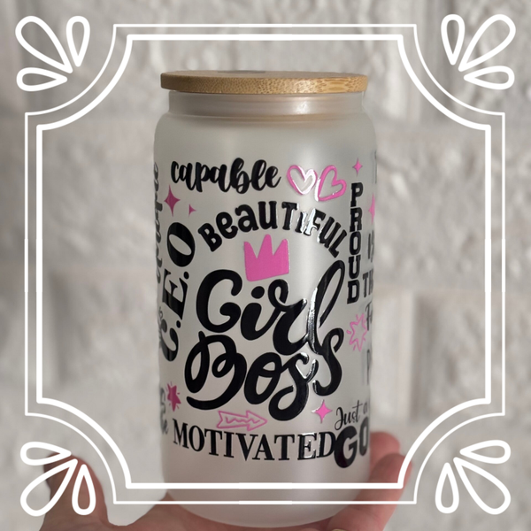 Girl Boss Motivatiebeker – Frosted Glas met Houten Dekse