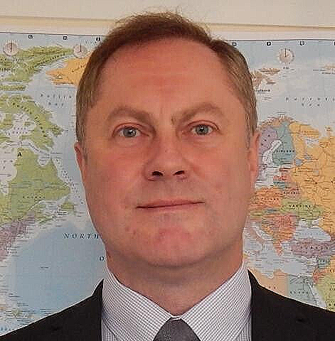 Andrew Steward, an expert UK admissions tutor providing premium online pretest and entrance exam consultation.