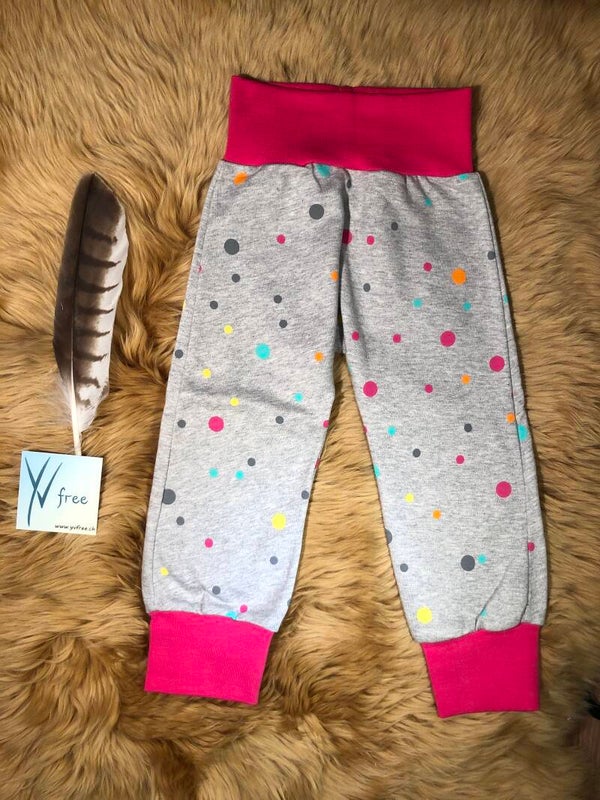 Kinderhösli grau mit Punkten pink