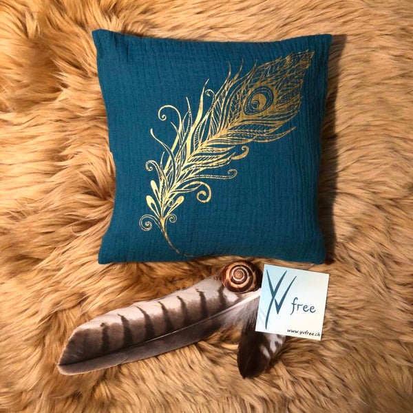 Traubenkernen Kissen Pfauenfeder