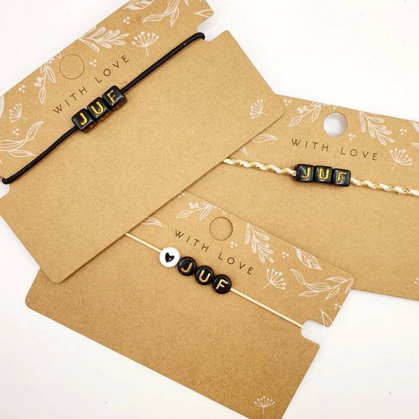 Armbandjes van elastiek en dun koord