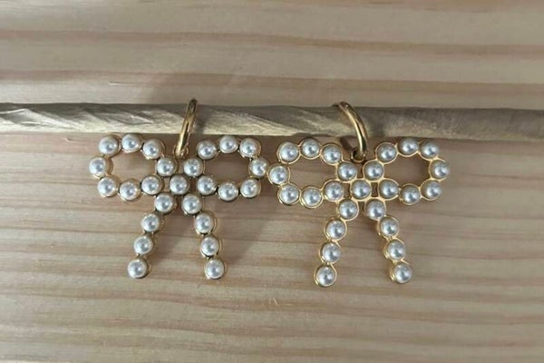 Parel Strikjes Oorbel