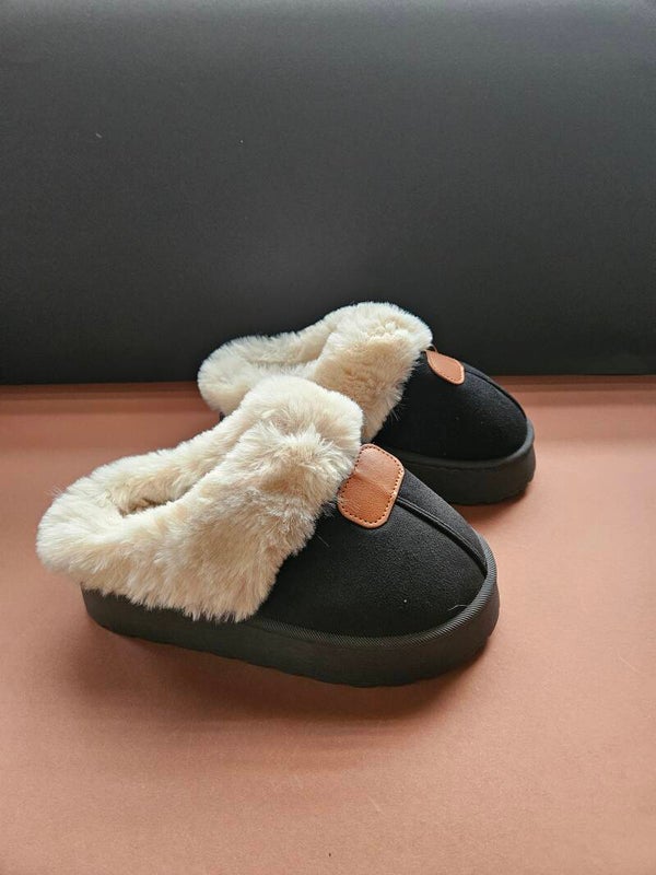 Zwarte Pantoffels met dikke zool