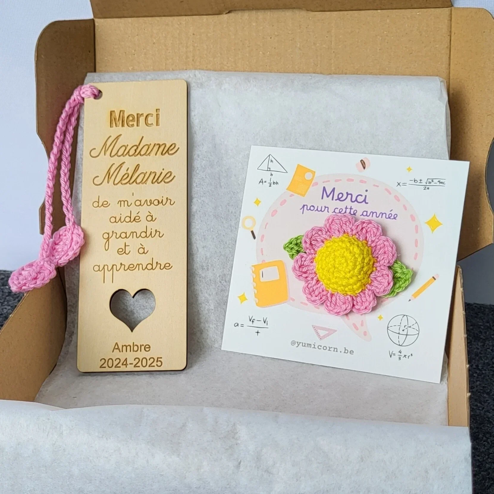 Boite cadeau 12 € - Marque-page et aimant