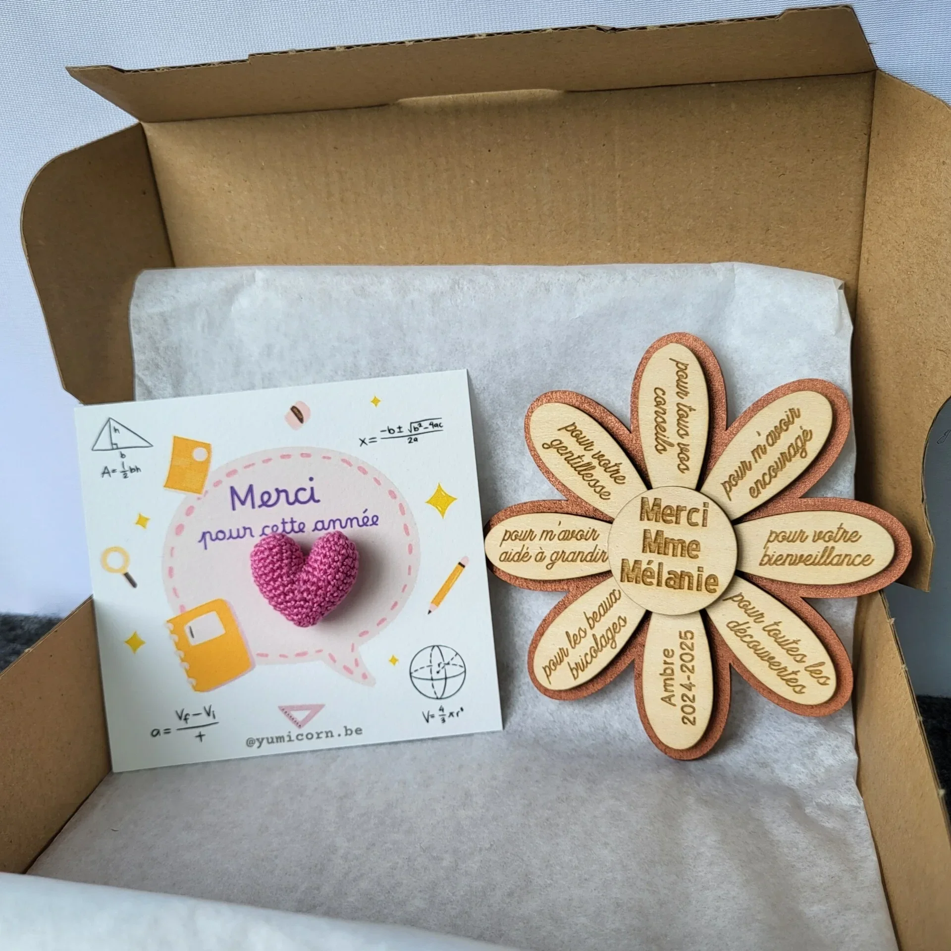 Boite cadeau 18 € - Aimant et pin's