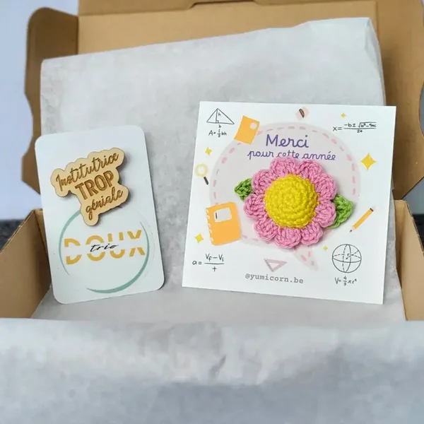 Boite cadeau 10 € - Pin's et aimant
