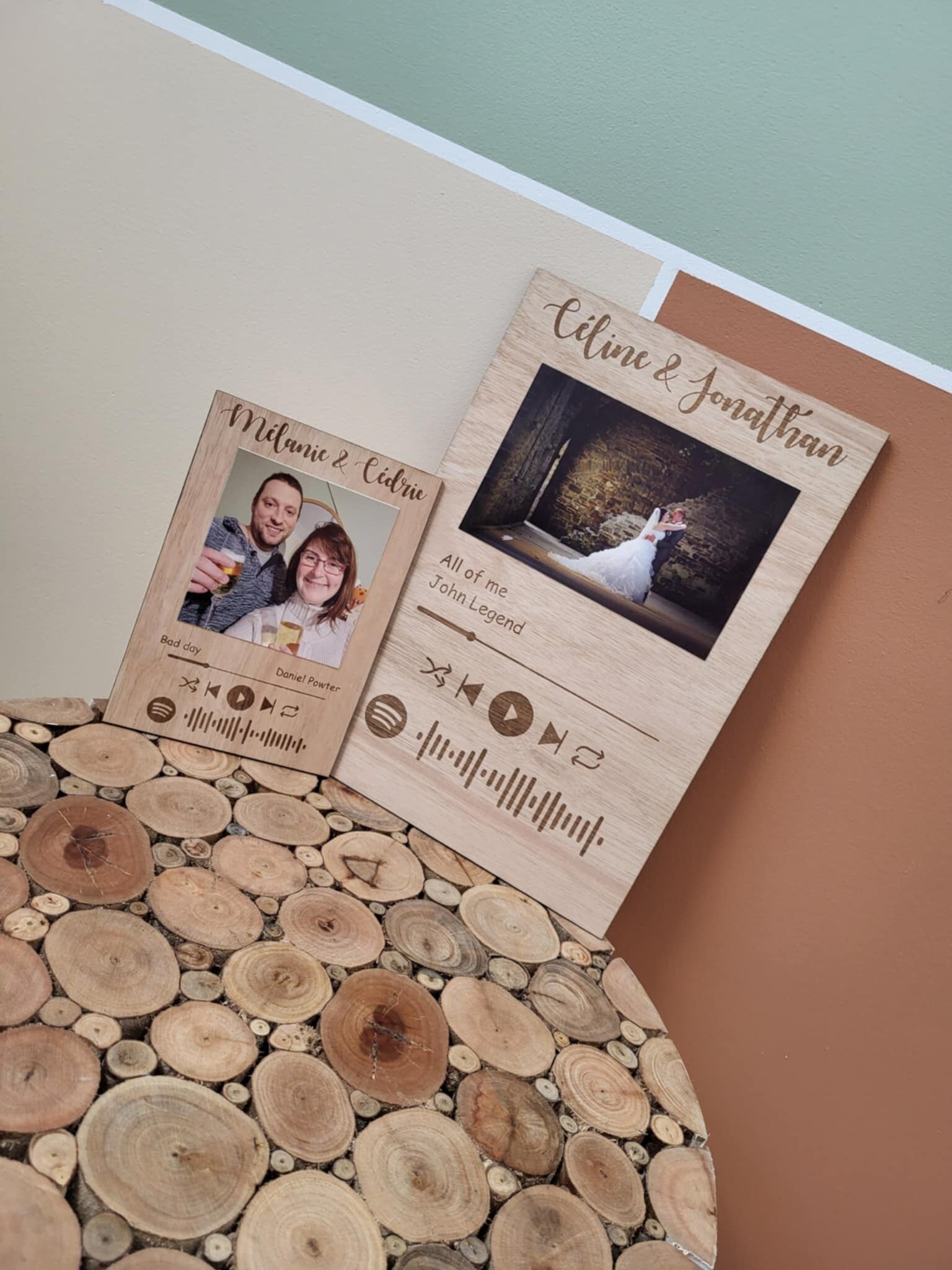 Cadre à photo en bois gravé et personnalisé avec code Spotify ou QR code, à Braine-l'Alleud
