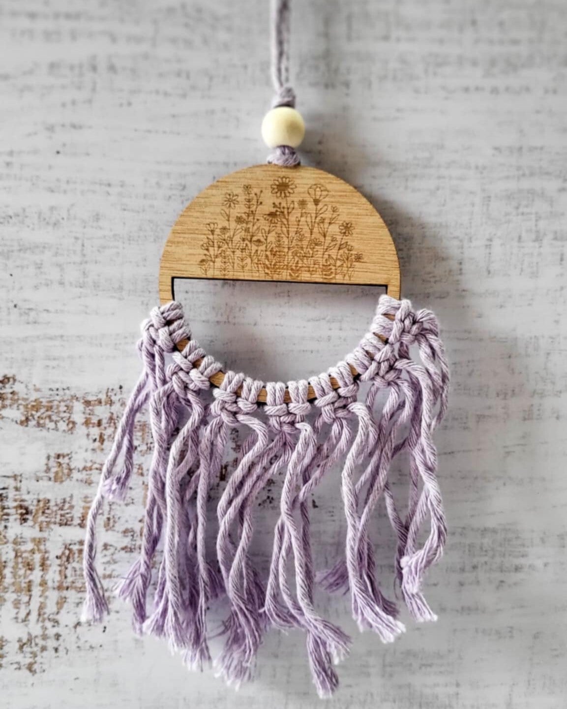 Suspension ronde évidée - Dessin fleurs lilas