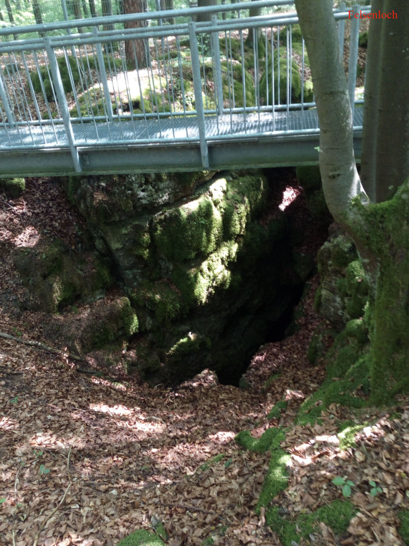 Felsenloch bei Höfen