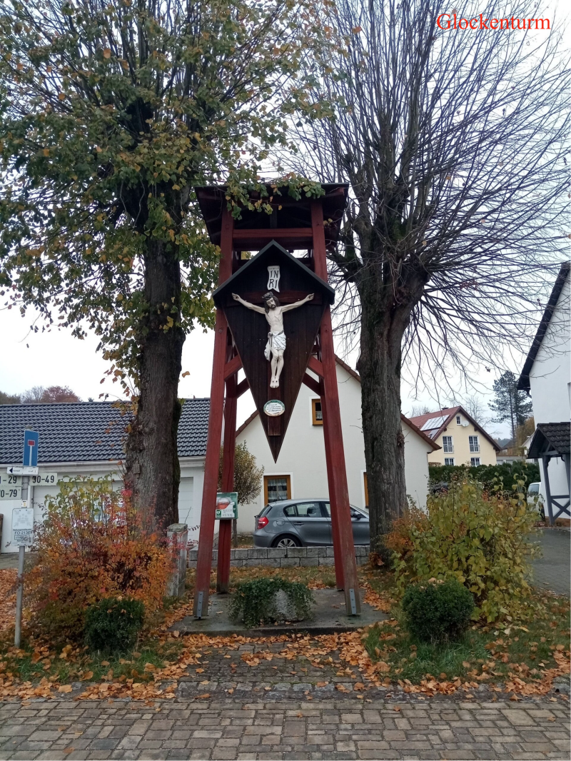 Hölzerner Glockenturm
