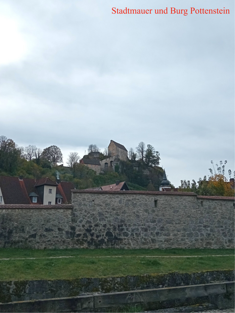 Stadtmauer und Burg Pottenstein