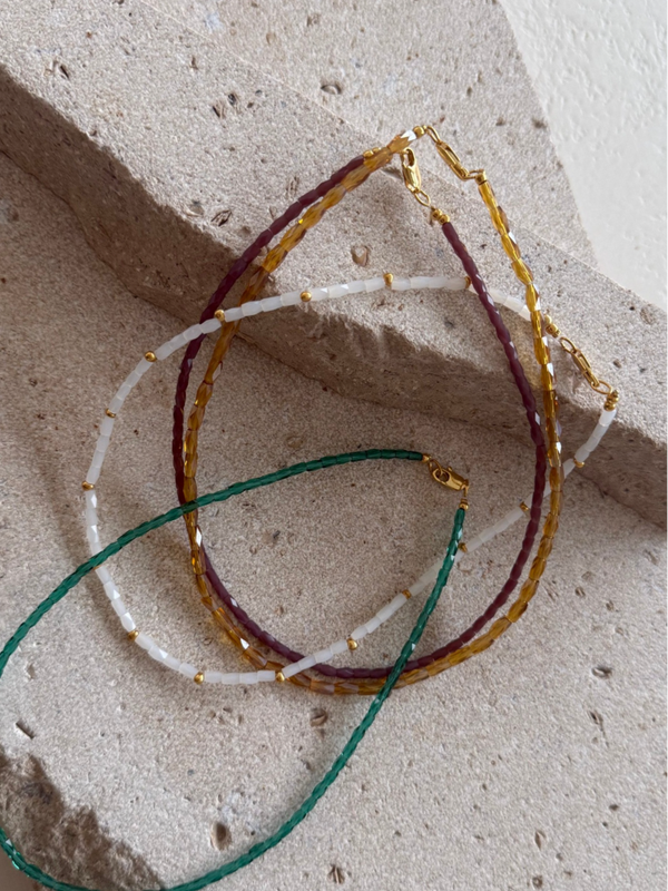 kettingen met glasparel 15 euro per stuk