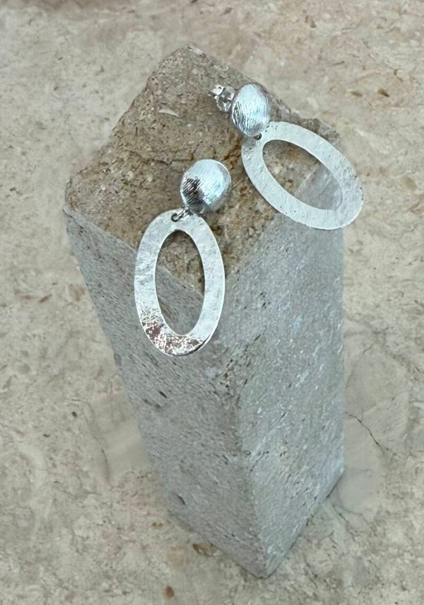 Zilveren 925 oorbellen ovaal met knopje Verkocht !