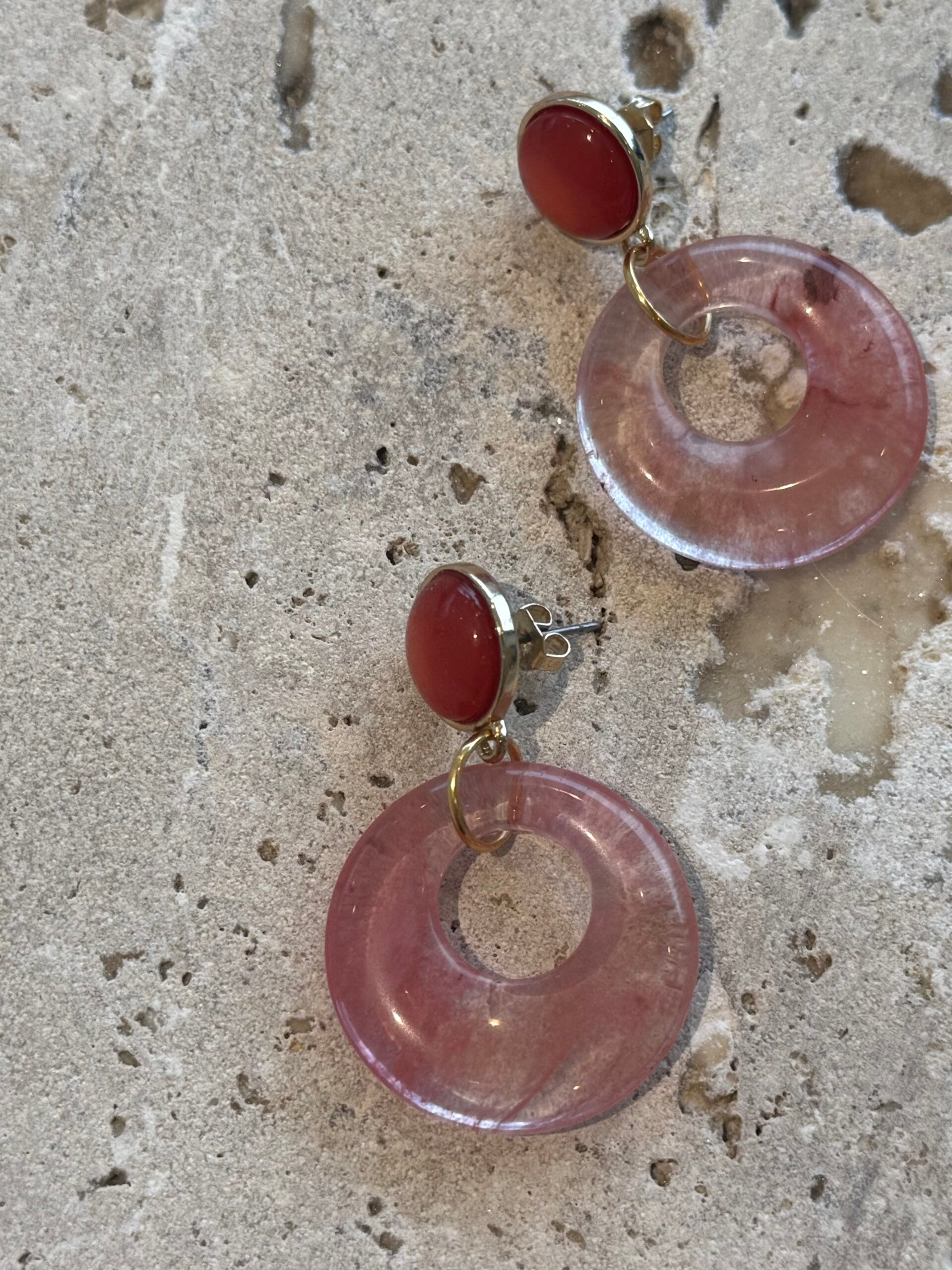 Gouden ronde knopjes 18K met glas ronde rood roze