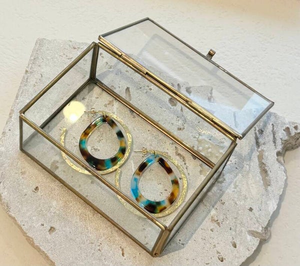 Gouden ovalen oorbellen 24K  ronde afgeplat met blauw bruine Resin hanger