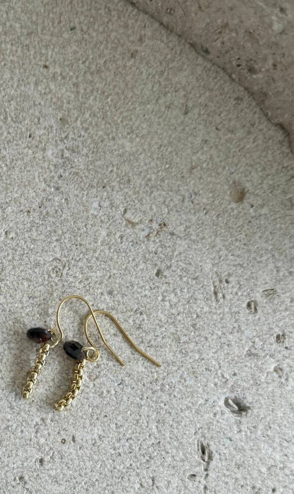 Gouden hanger met natuursteen glas parel donker rood