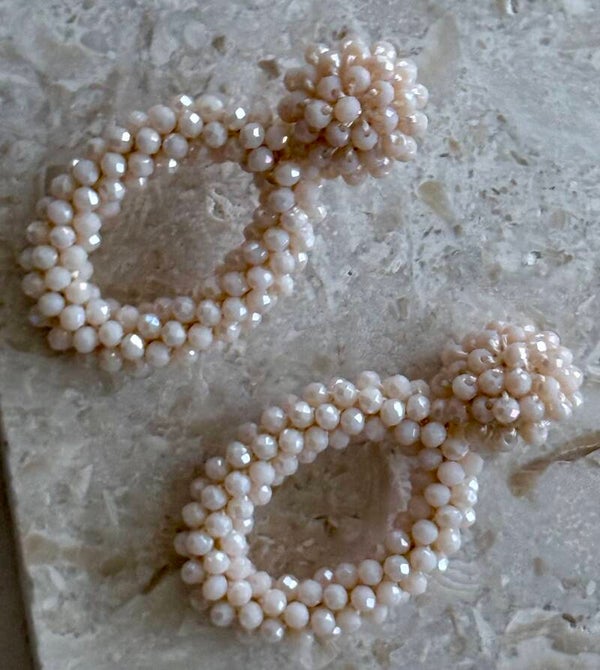 witte facet kralen knopjes rond met ovalen hanger