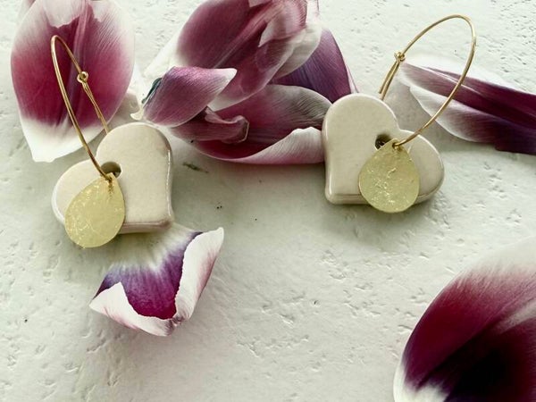 Gouden ronde met stenen hart beige wit