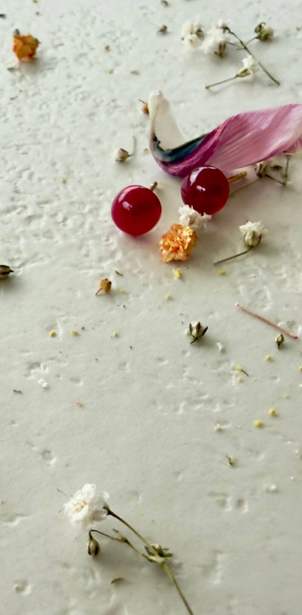 Gouden ronde knopjes 18K met natuursteen donker roze