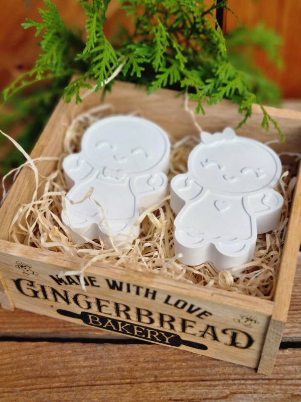 Weihnachts Dekoration, Lebkuchenmännchen Paar, Rustikale Holzkiste.