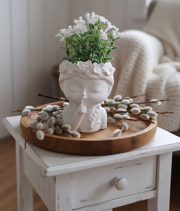 Raysin Dekoration, Mädchen mit Blumen.