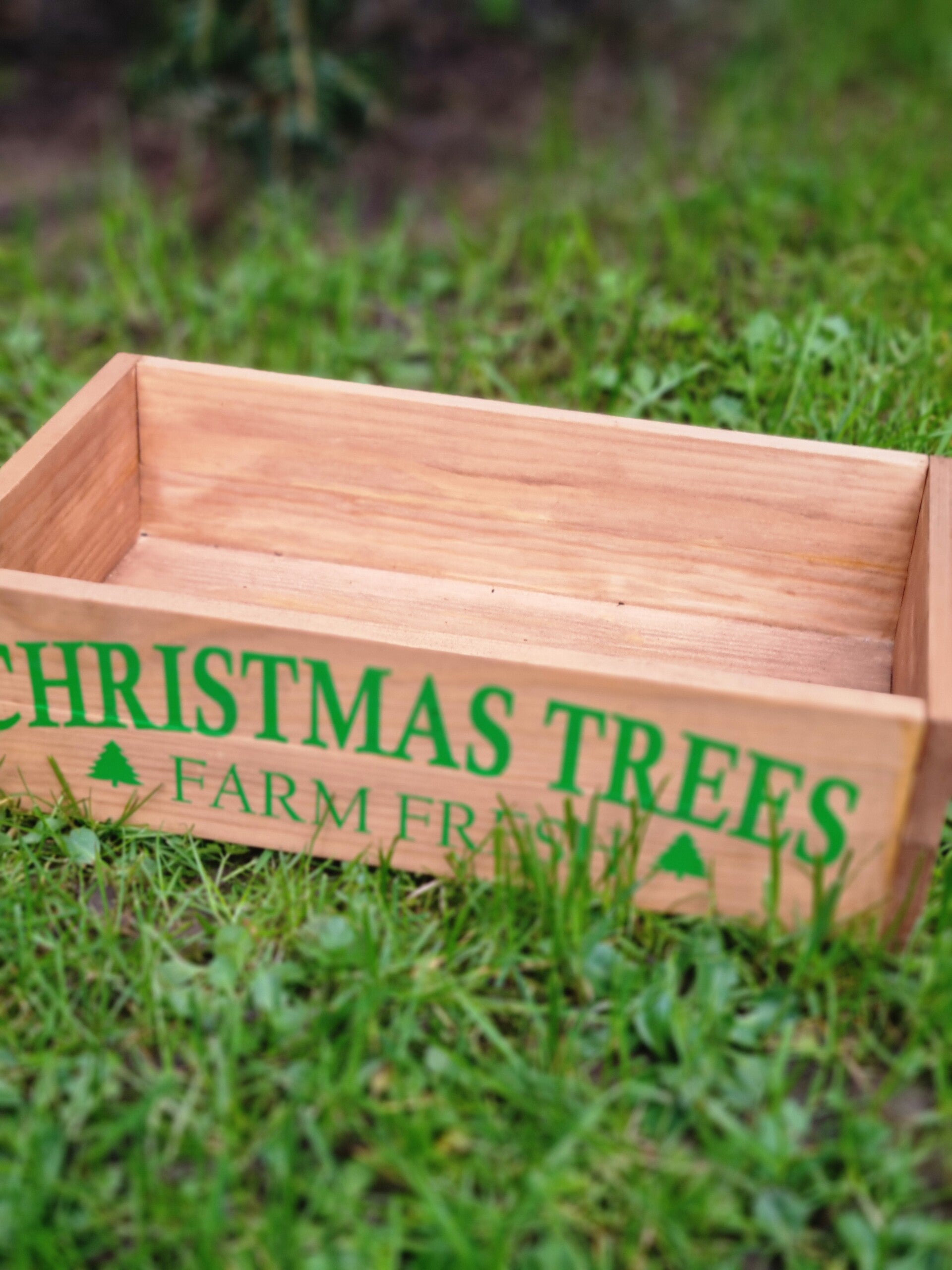 Vintage Farmhouse Kiste "Farm Fresh" – Handbemalte Weihnachtsdeko aus Massivholz