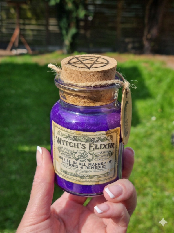 ​Vintage Apothekerflasche „Witch’s Elixir“ 150ml – Mystische Deko-Flasche mit Pentagramm-Korken & Etikett
