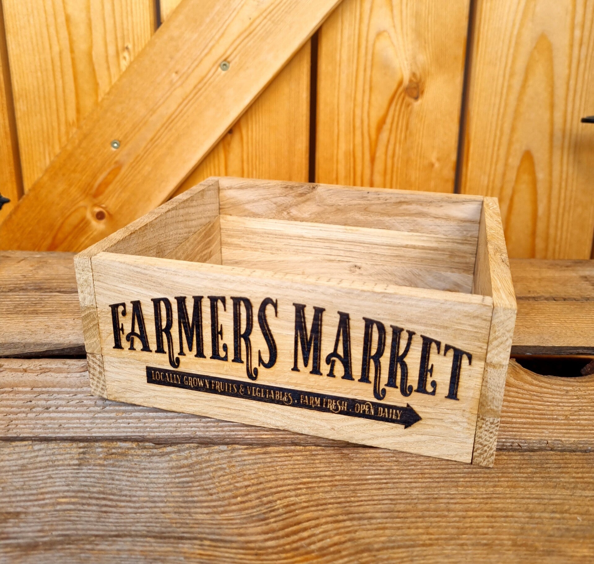 Farmhaus  Holzkiste Farmers Market