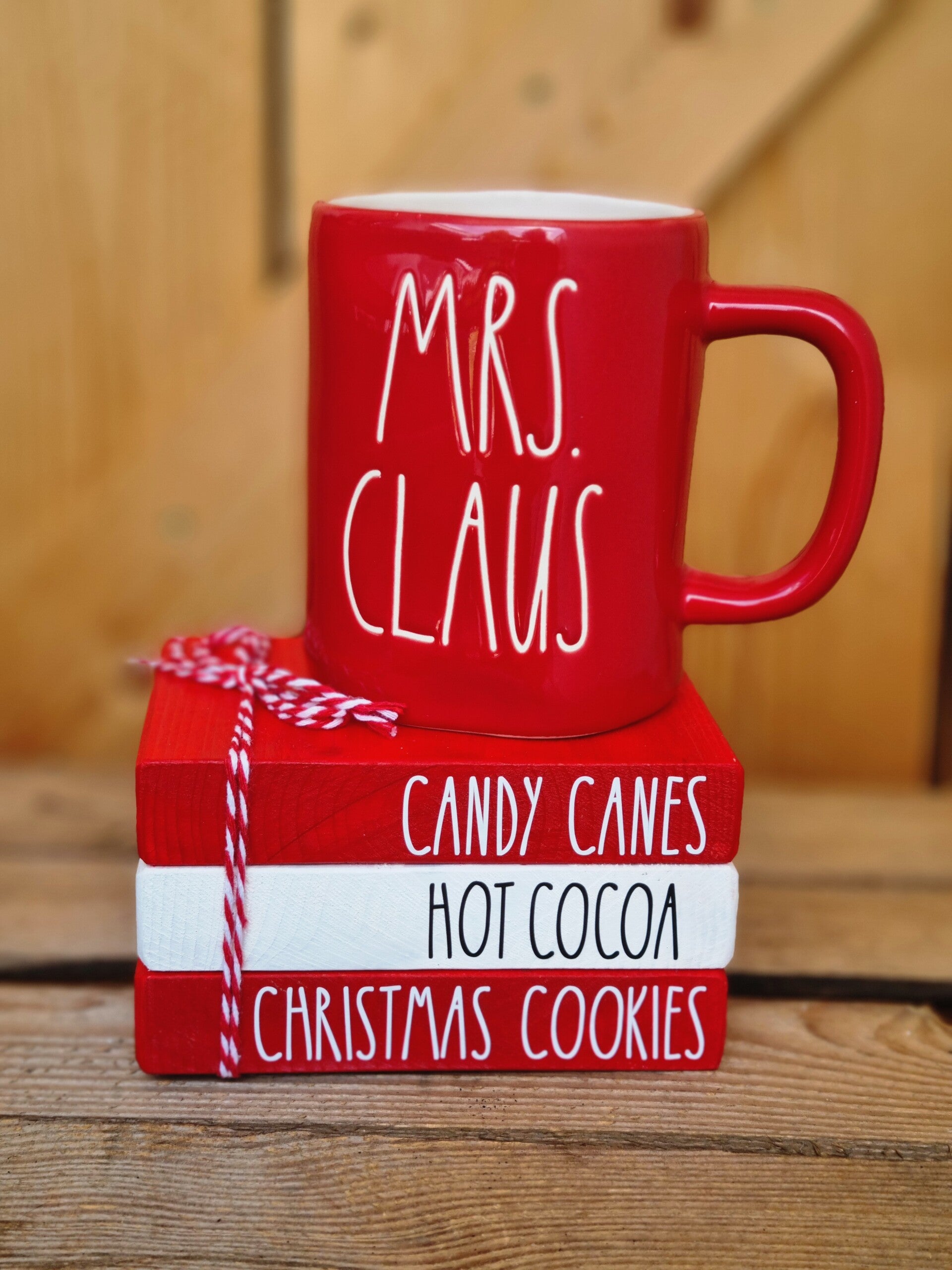 Etageren Dekoration, Weihnachts Bücherstapel