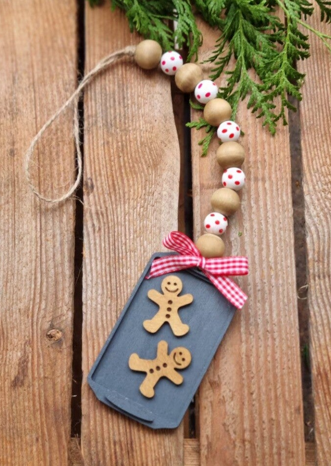 Weihnachts Holzperlen Girlande mit Backblech Anhänger