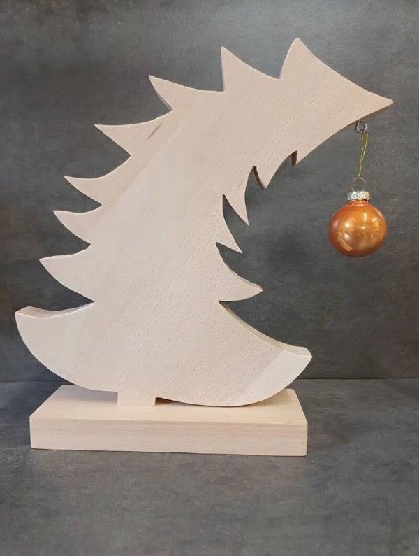Moderner Holzweihnachtsbaum aus Buche