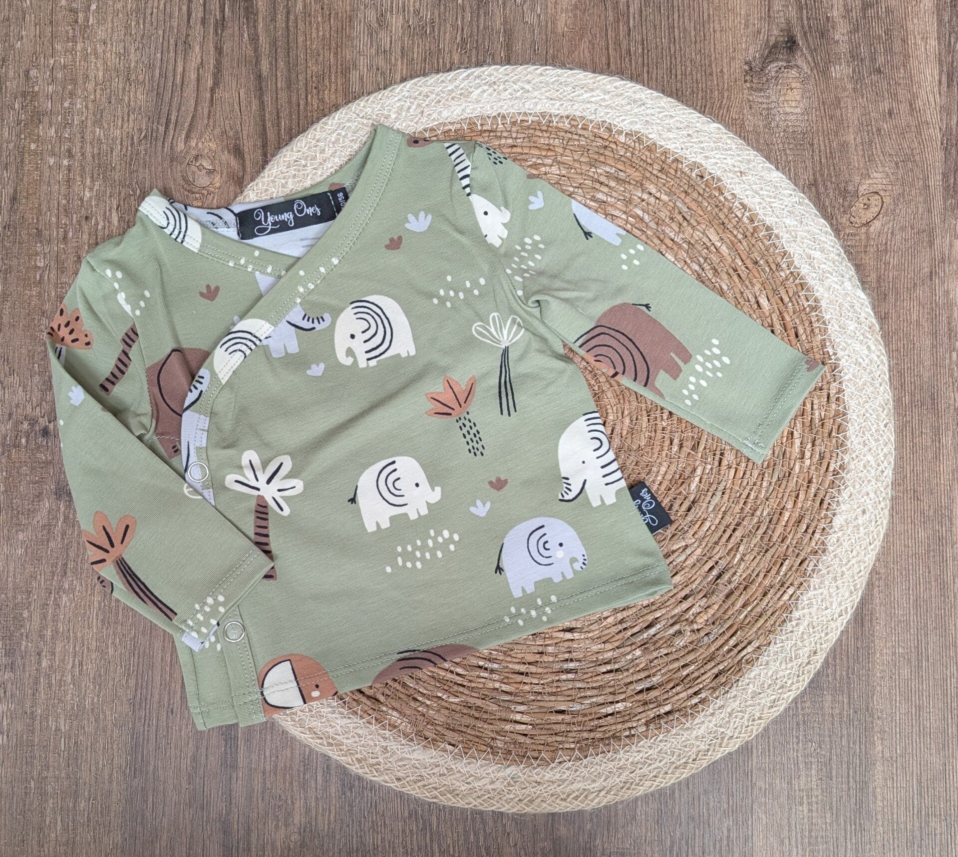 1023 Overslagshirtje olifanten