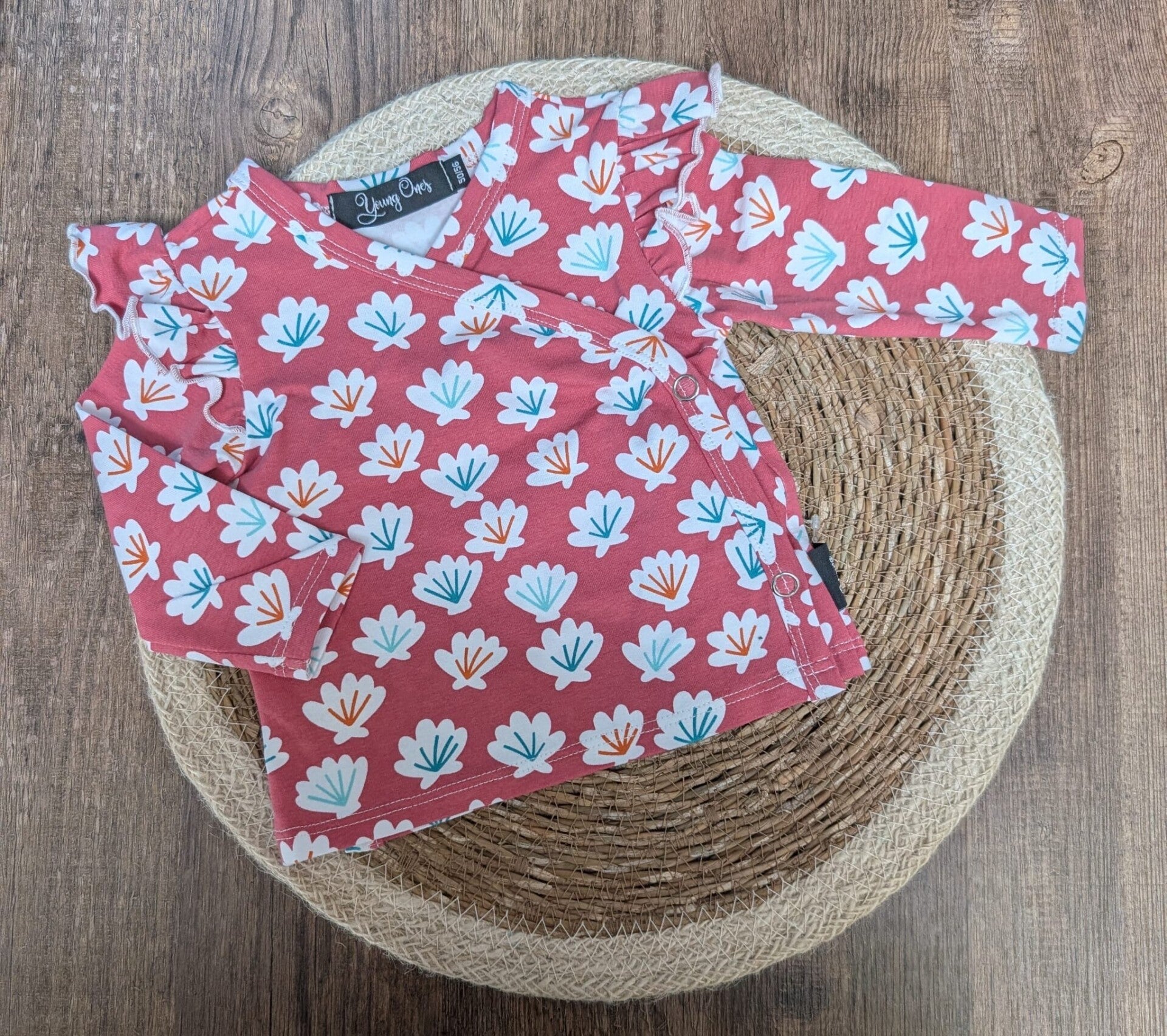 1066 Overslagshirtje in een leuke print