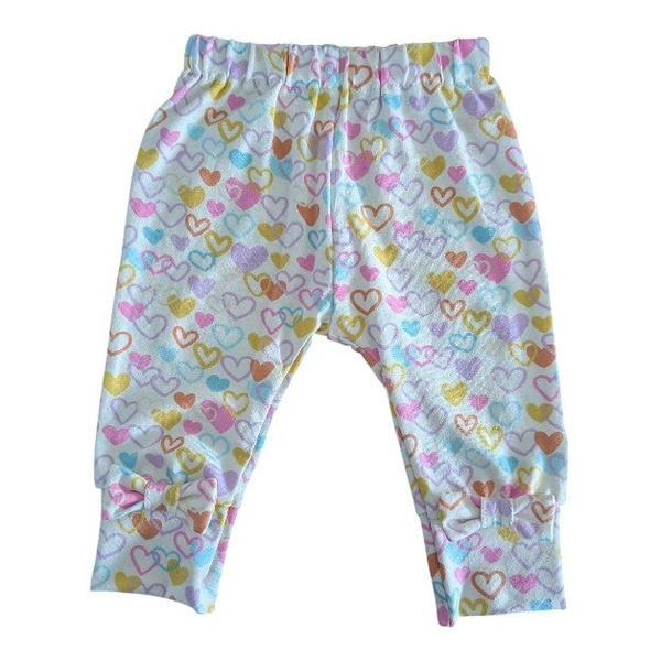 1053 Broekje creme met hartjes en strikjes