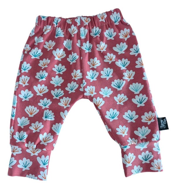 Broekje met fleurige print