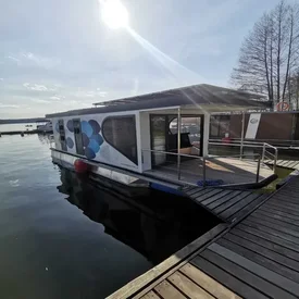 houseboat-hbrd-1-standard.webp