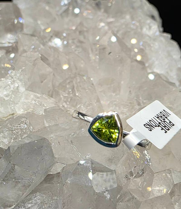 peridot sterling siver ring