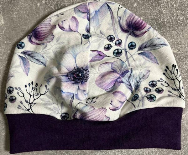 Beanie mit Bündchen Blumen Violett 47-49cm