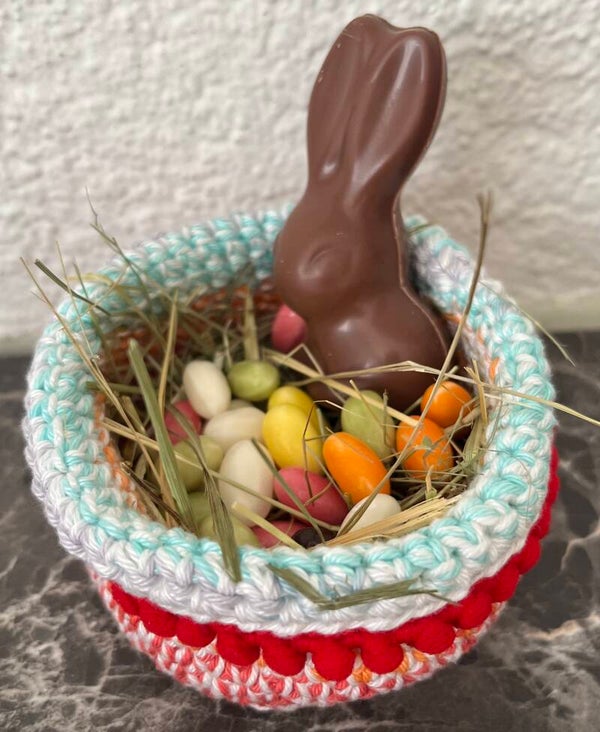 Gehäckeltes Osternest Farbig