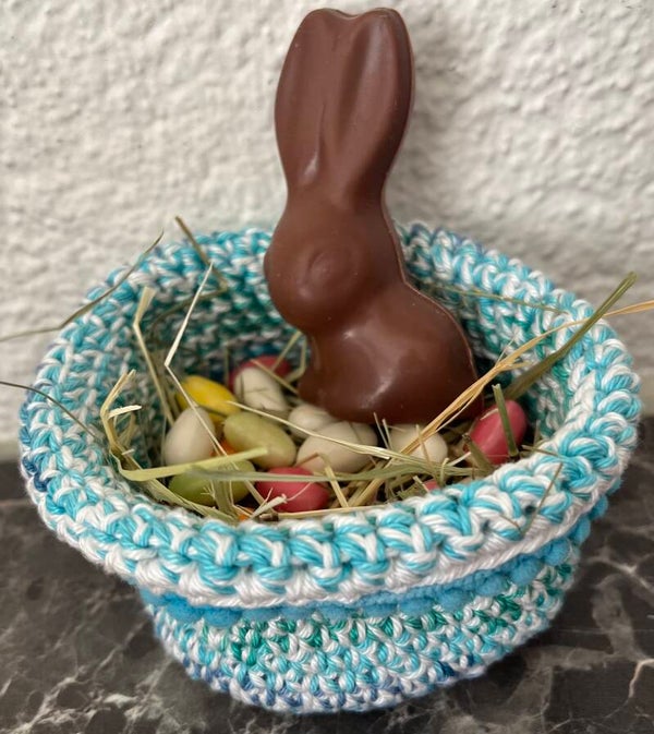 Gehäckeltes Osternest Türkis