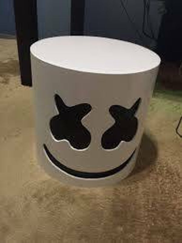 Officieel gedragen hoofd van Marshmello