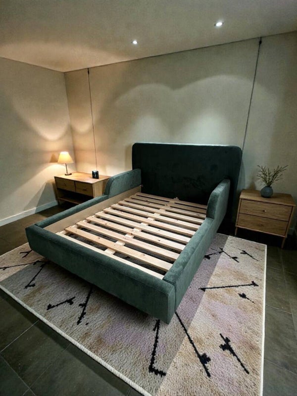 SIGNATURE SLEEP BED