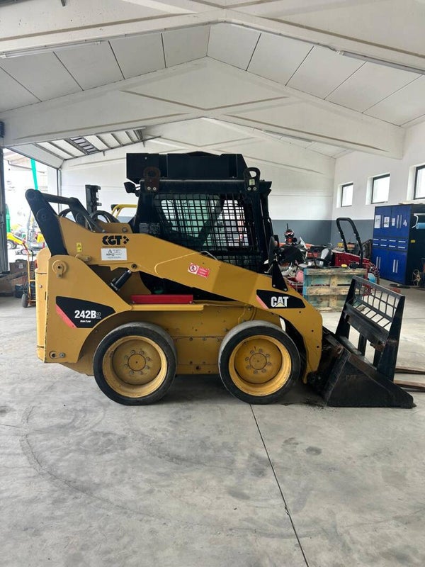 Minipala Caterpillar CAT 242B2 High Flow – 2.795 ore