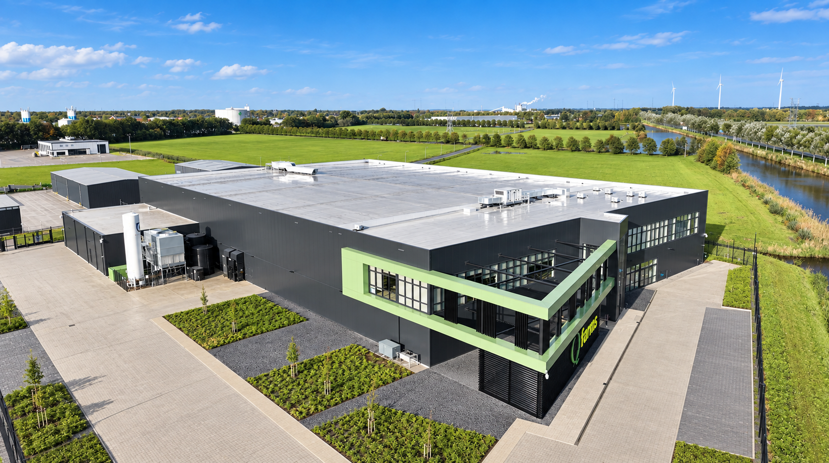 Luchtfoto van de Q-farms faciliteit in Veendam