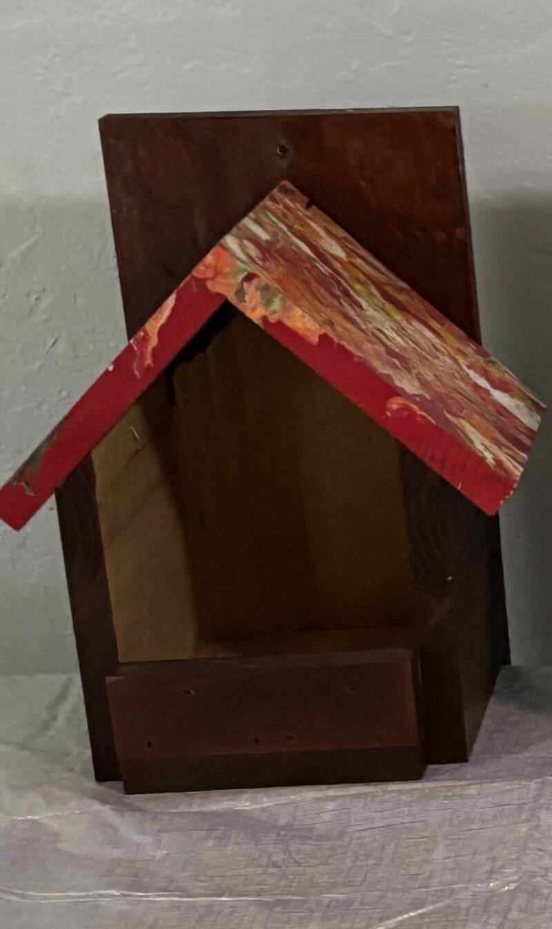 red-cardinal-birdhouse-standard-vq2vjv.jpg
