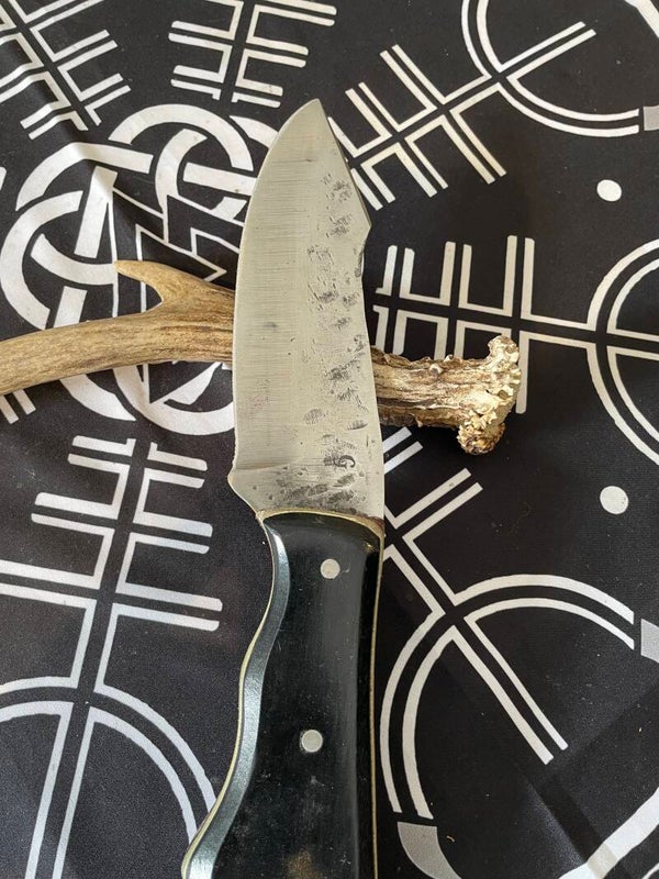 Couteau de Chasse en Acier Carbone