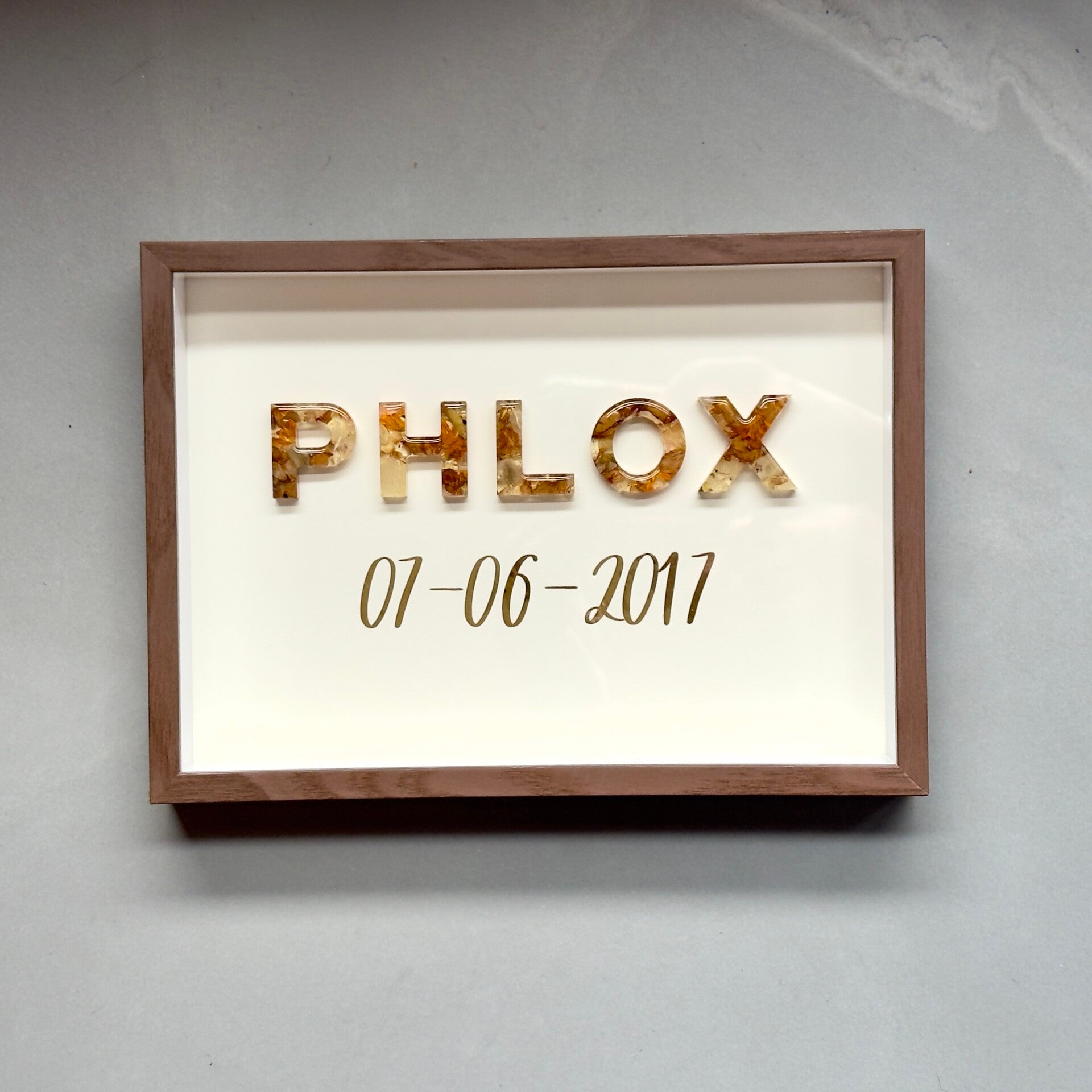 Date frame M