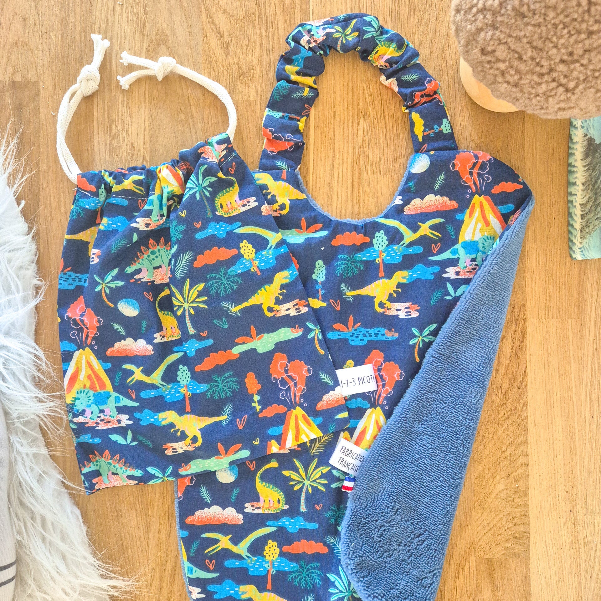 Grand bavoir enfant   et son pochon de rangement