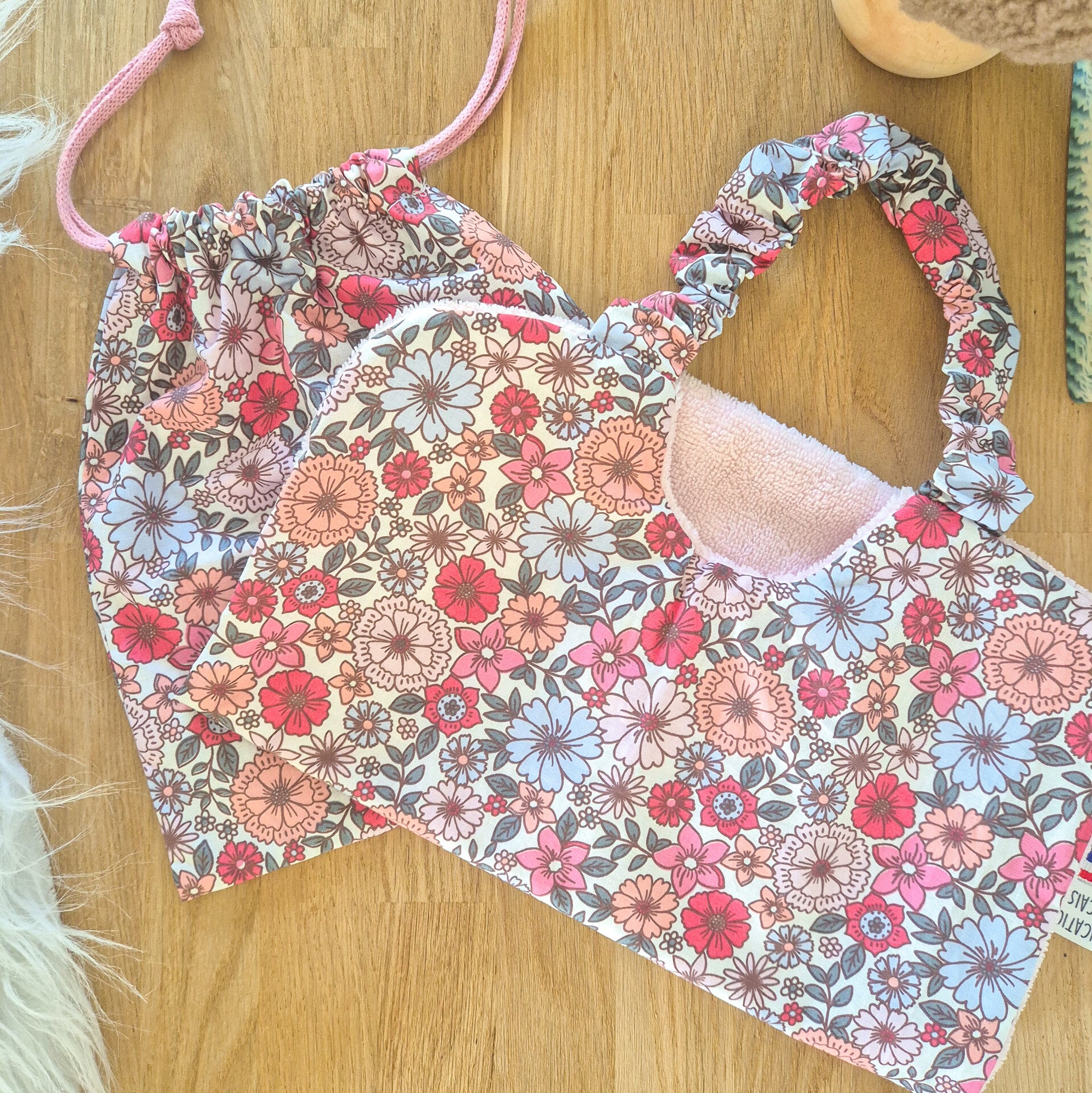 Grand bavoir enfant   et son pochon de rangement