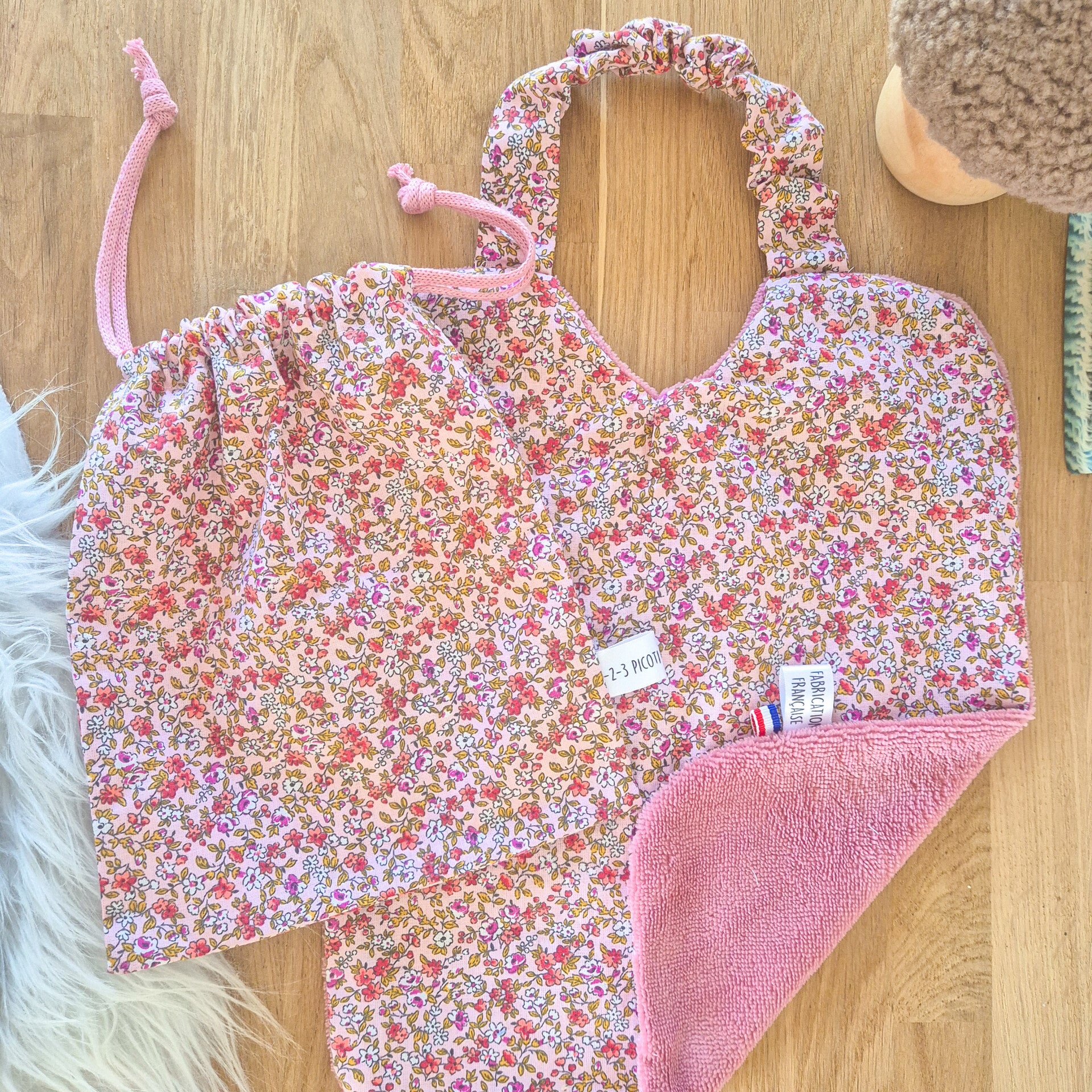 Grand bavoir enfant   et son pochon de rangement